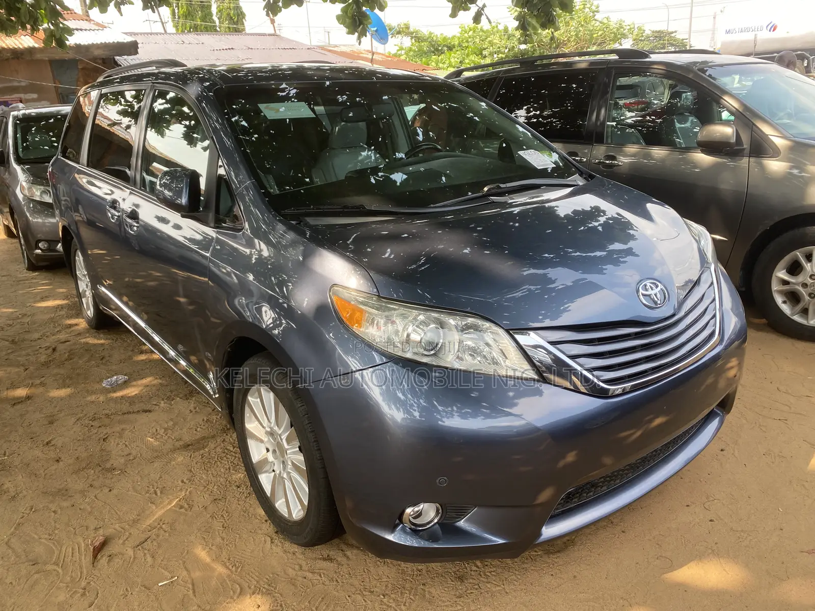 Toyota Sienna XLE Premium 8 Passenger (3.5L 6cyl 6A) 2016 Blue