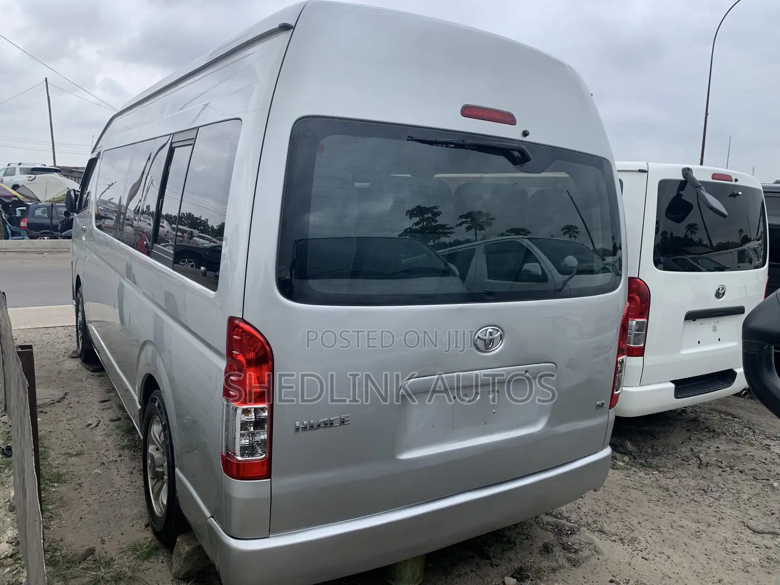 Toyota HiAce 2017 White