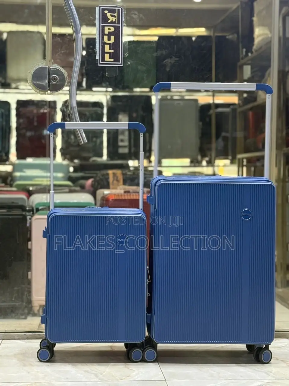 Beautiful Set With Wide Handle