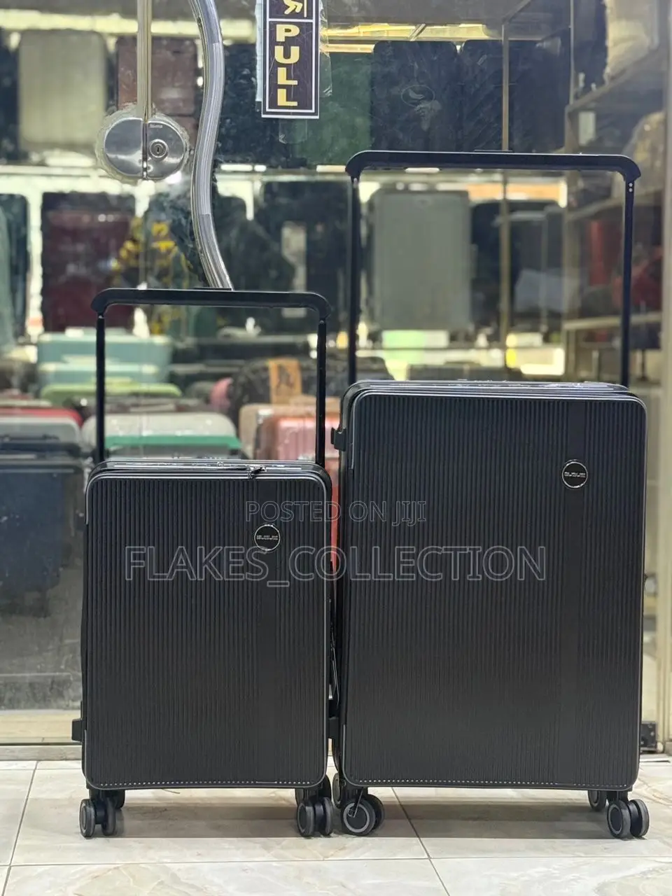 Beautiful Set With Wide Handle