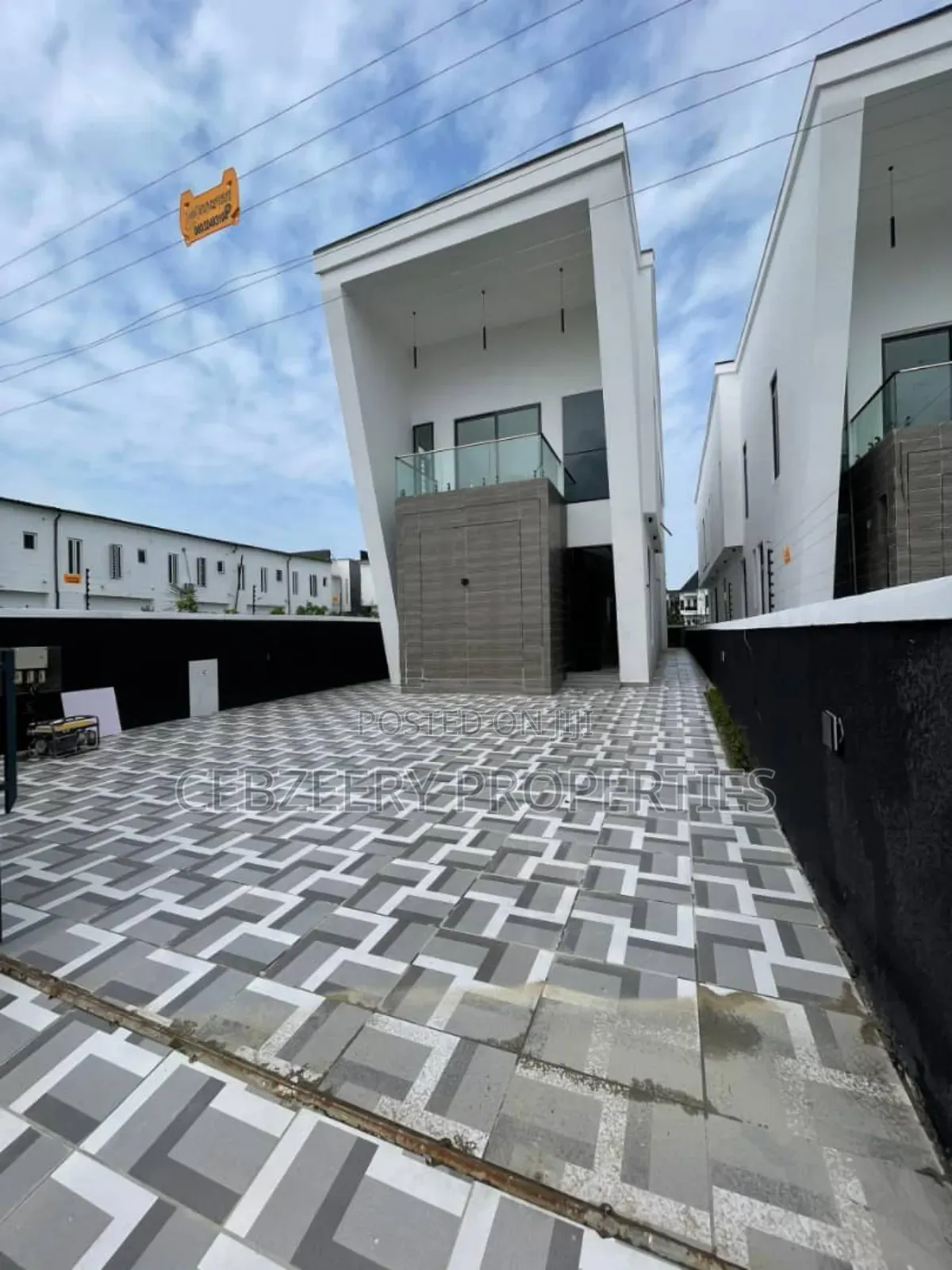 5bdrm Duplex in Lekki for sale