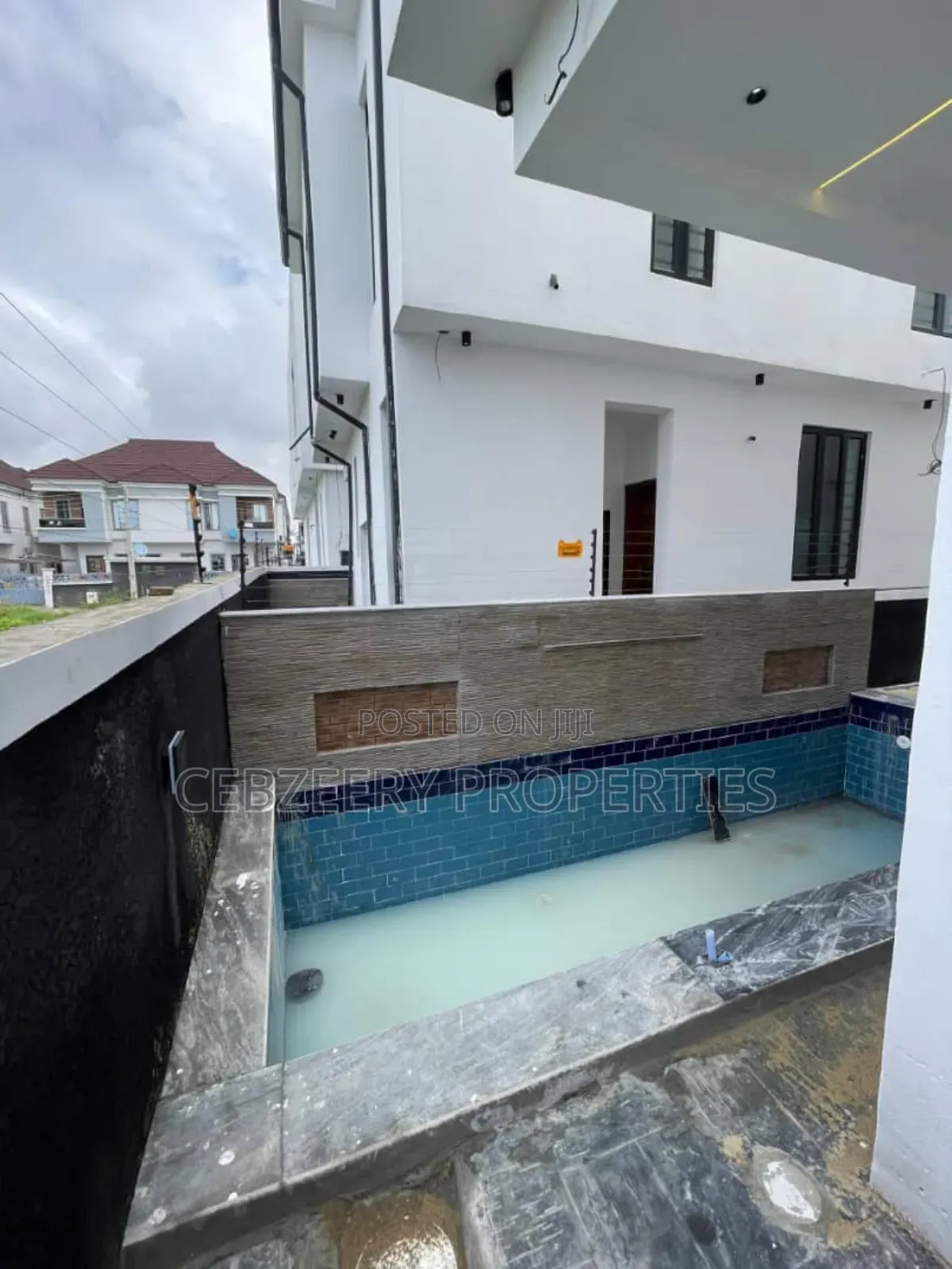5bdrm Duplex in Lekki for sale