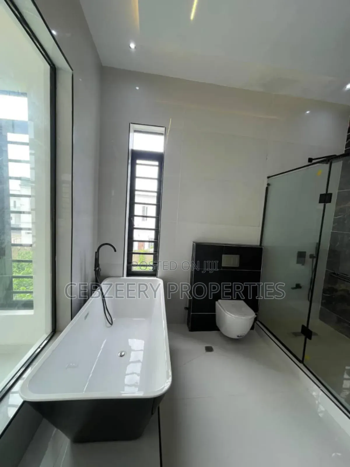 5bdrm Duplex in Lekki for sale