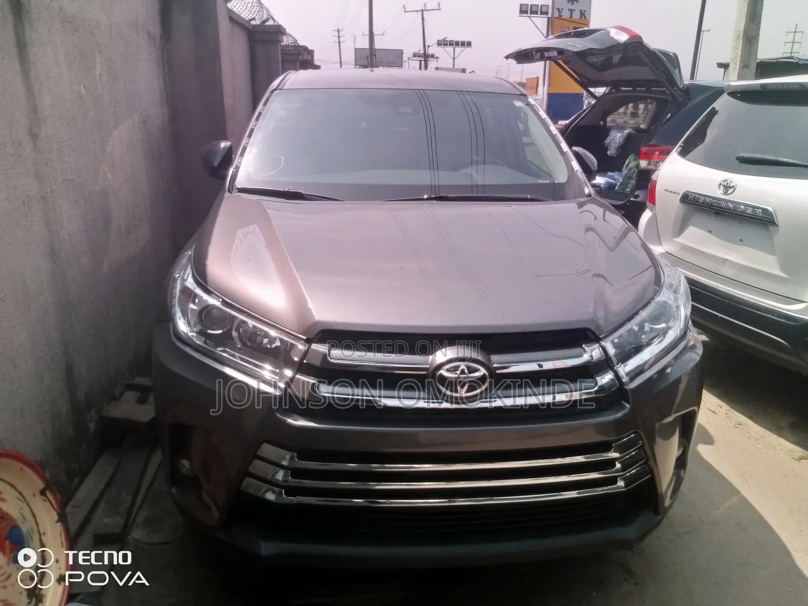 Toyota Highlander LE 4x4 V6 (3.5L 6cyl 8A) 2018 Gray