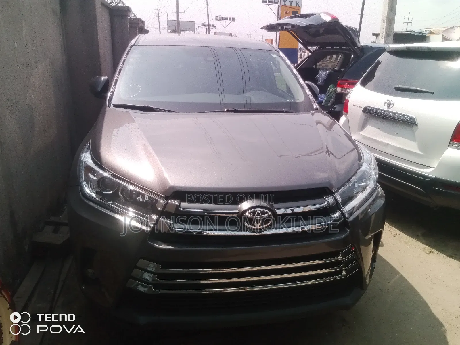 Toyota Highlander LE 4x4 V6 (3.5L 6cyl 8A) 2018 Gray