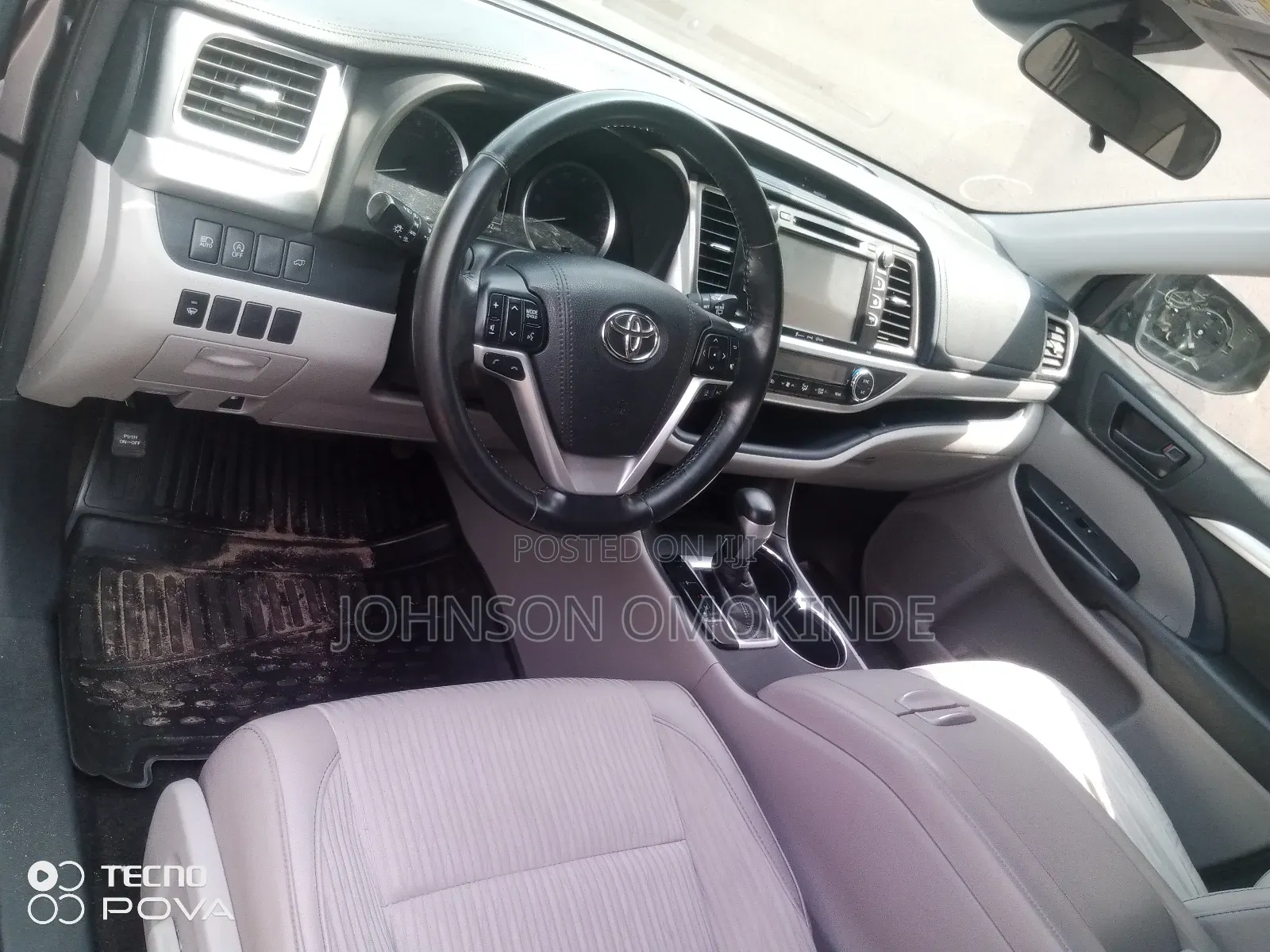 Toyota Highlander LE 4x4 V6 (3.5L 6cyl 8A) 2018 Gray
