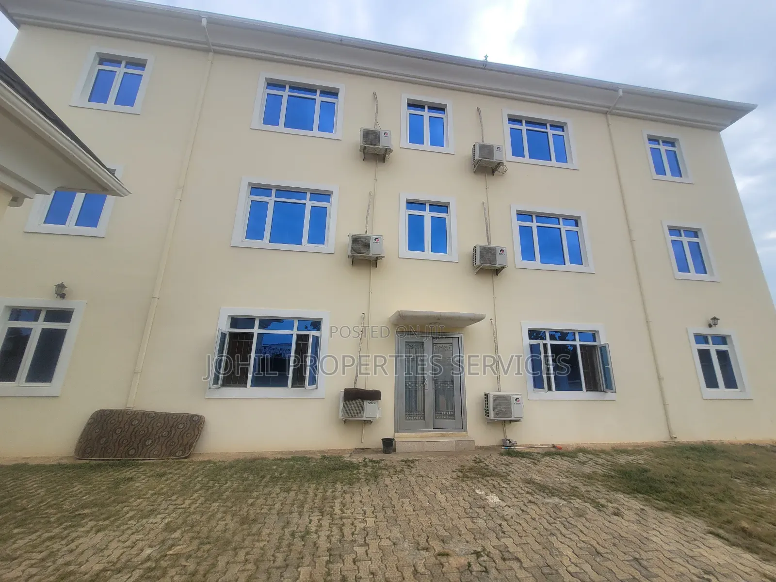 6 Units of 3 Bedrooms Spaciously Finished Furnished Apartme.