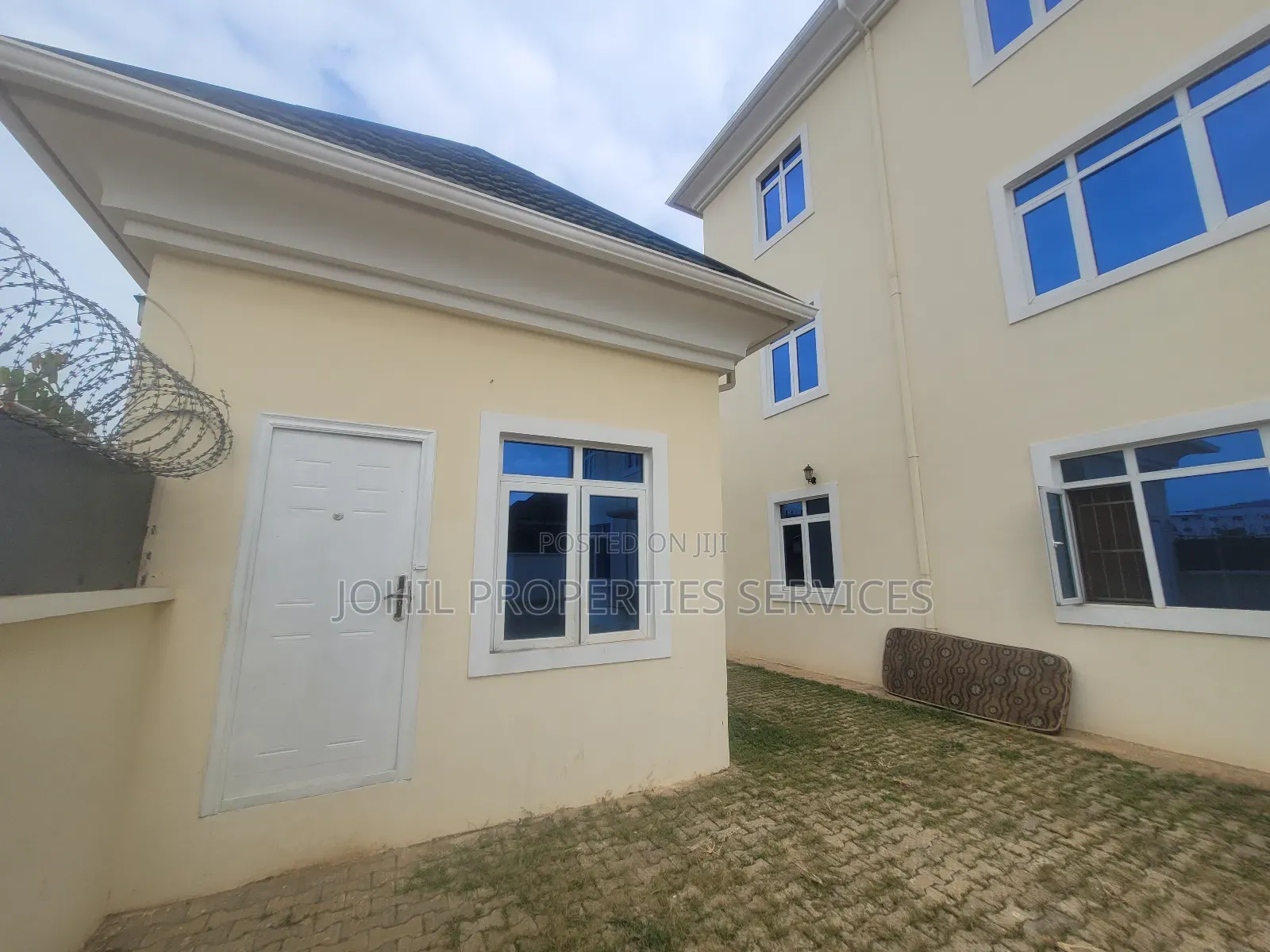 6 Units of 3 Bedrooms Spaciously Finished Furnished Apartme.