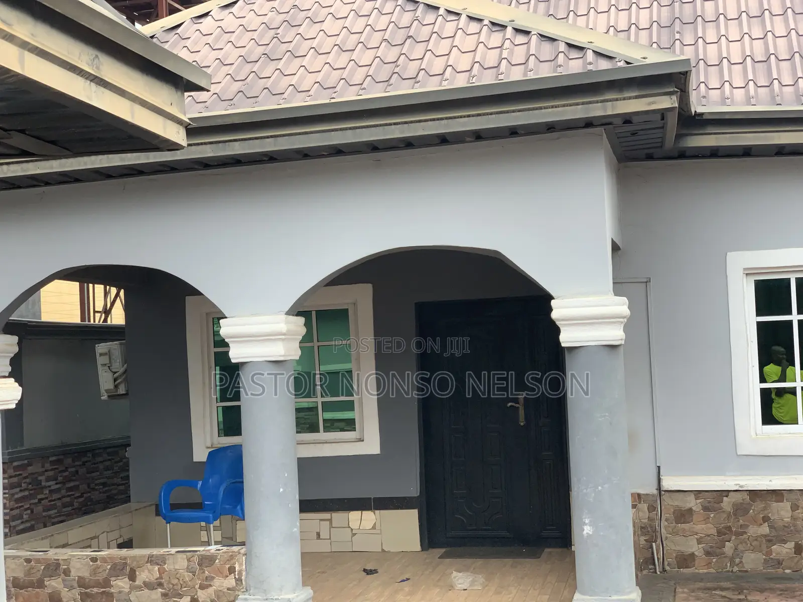 10bdrm Apartment in Layout, Owerri for sale