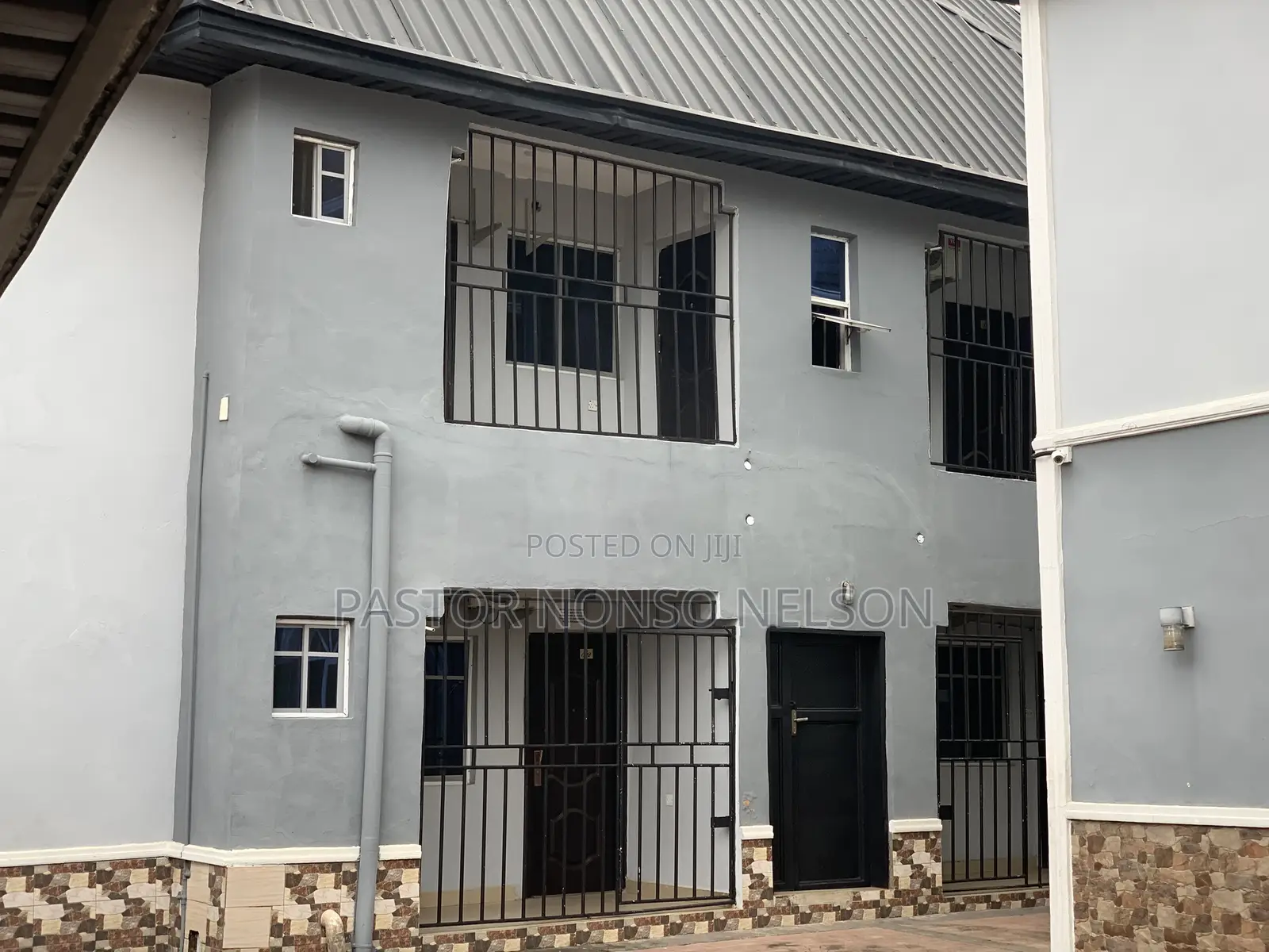 10bdrm Apartment in Layout, Owerri for sale