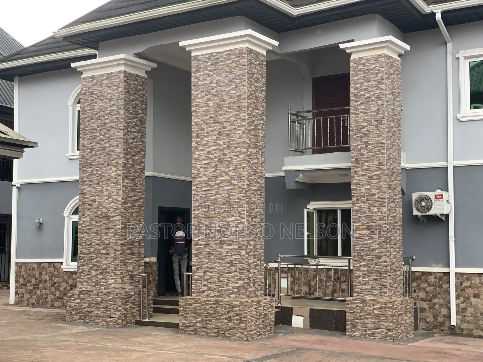 10bdrm Apartment in Layout, Owerri for sale