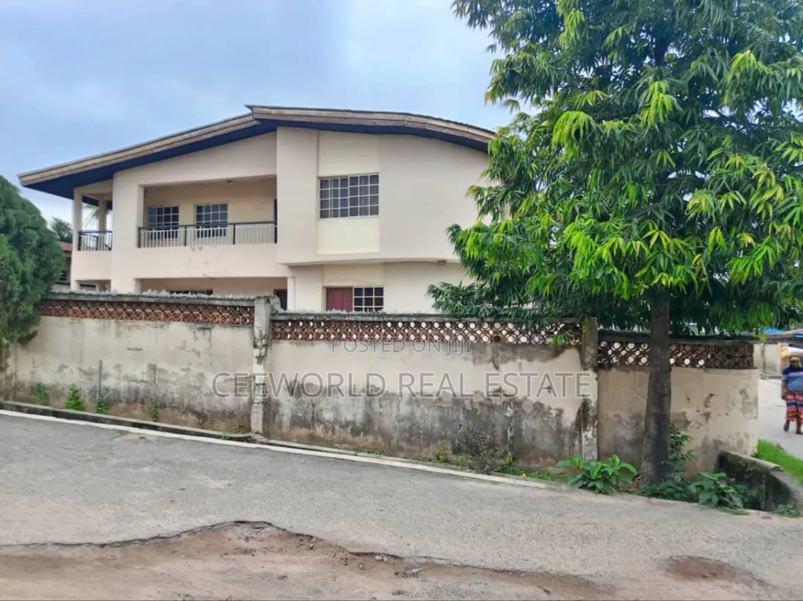 3bdrm Block of Flats in Opp Dove Filling, Akala Express for sale