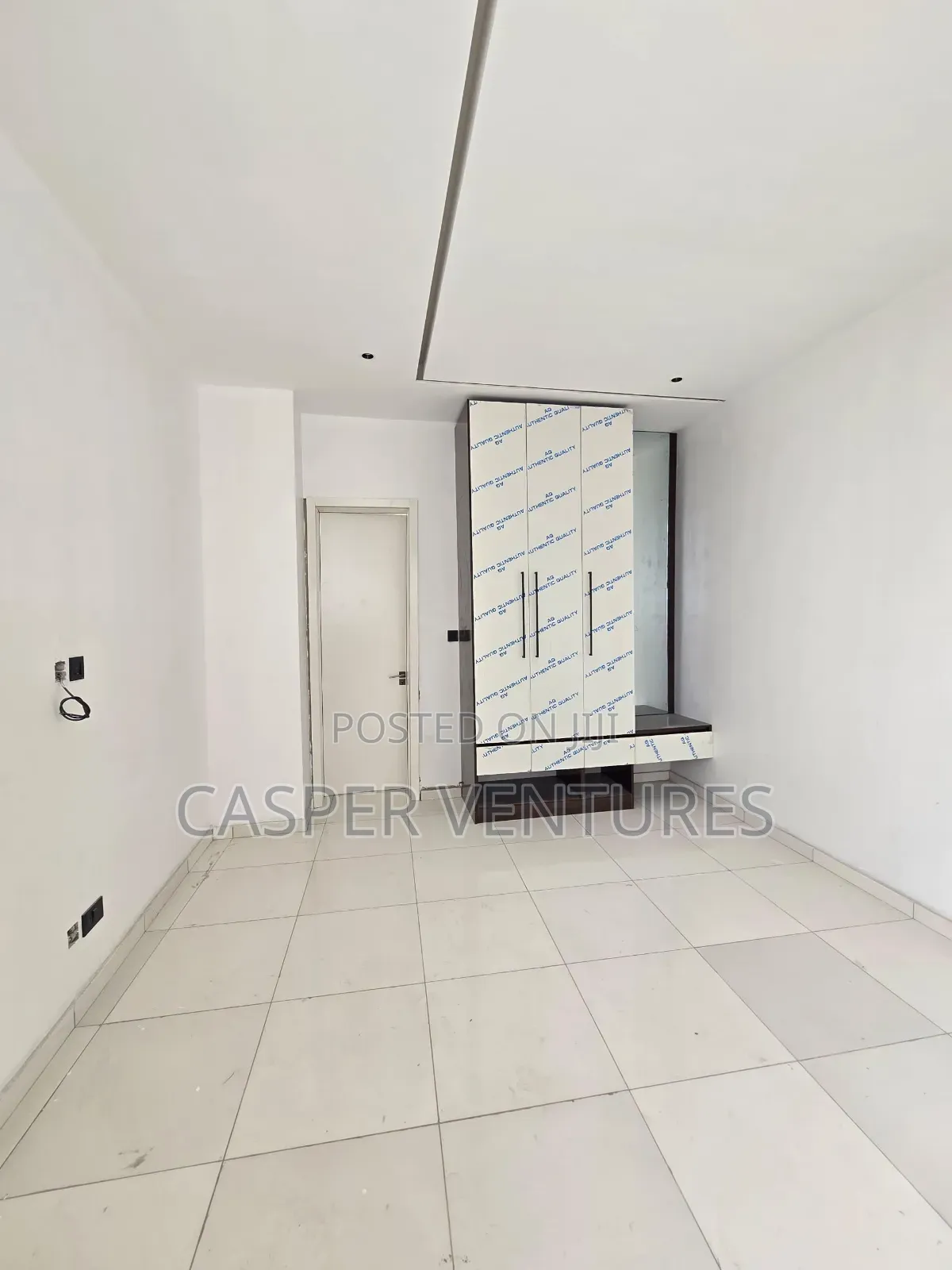2bdrm Block of Flats in Admiralty Way, Lekki Phase 1 for sale
