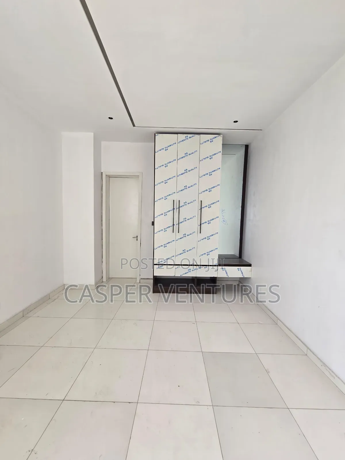 2bdrm Block of Flats in Admiralty Way, Lekki Phase 1 for sale
