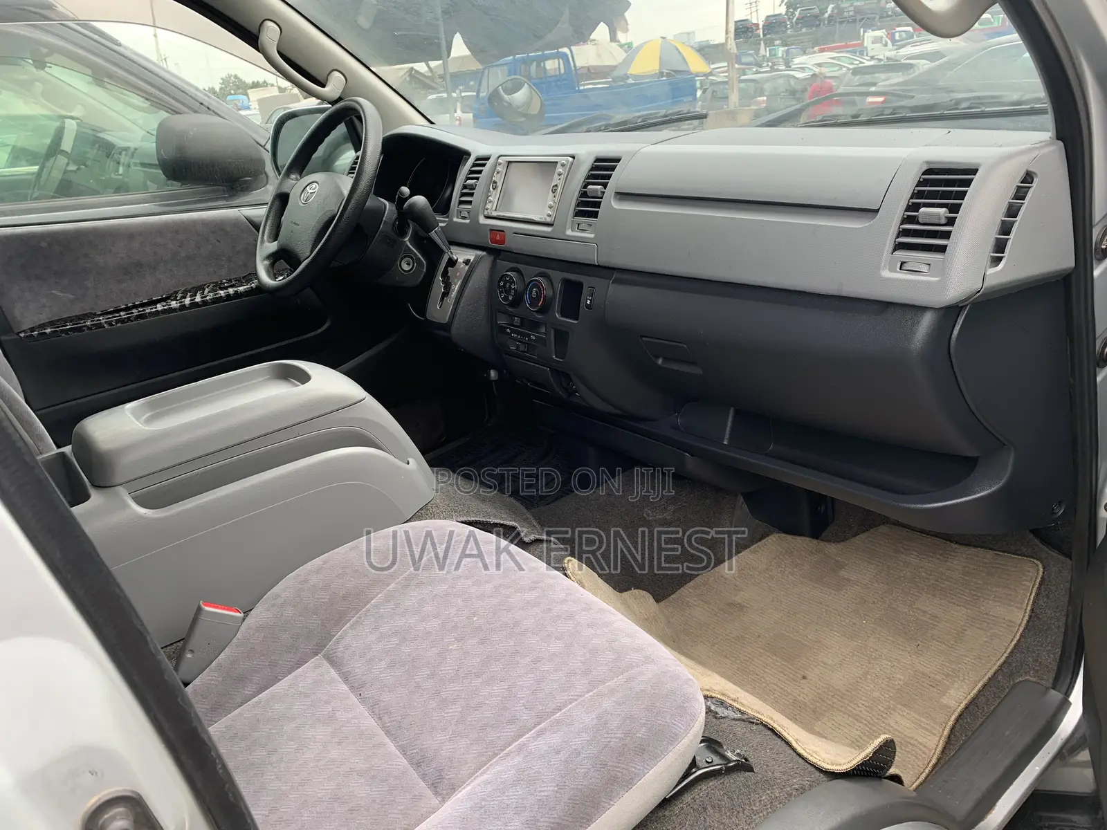 Toyota HiAce 2010 Silver
