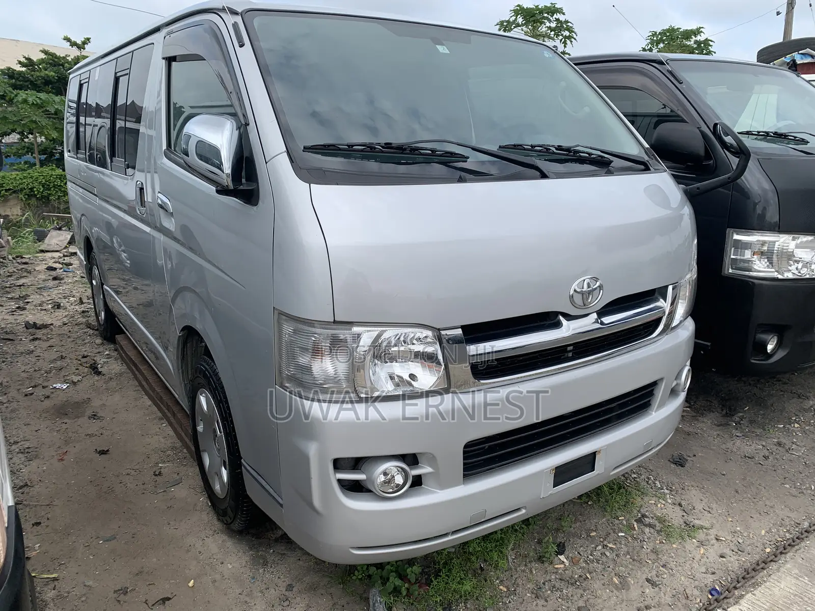 Toyota HiAce 2010 Silver