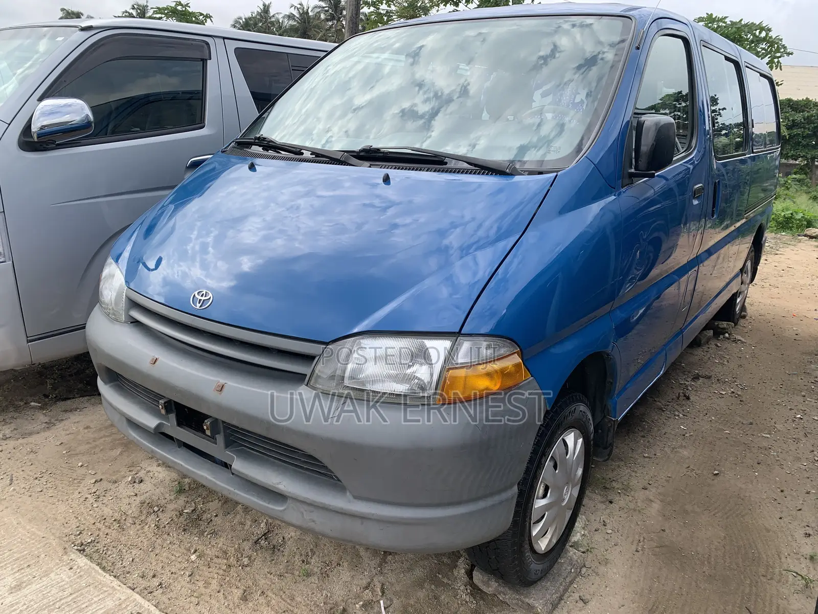 Toyota HiAce 2002 Blue