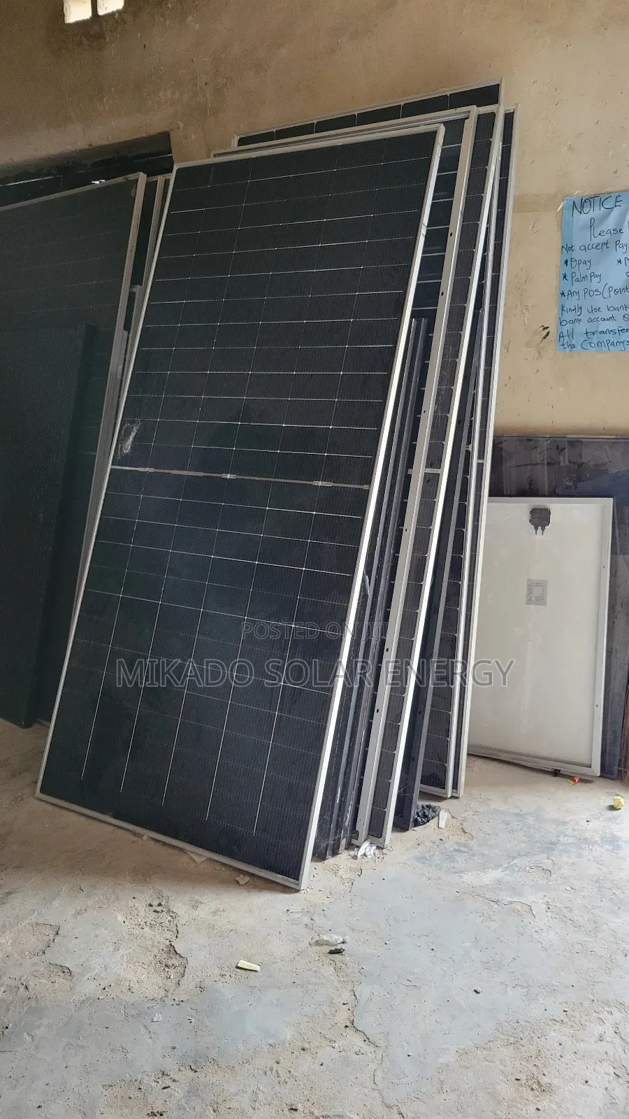 590w Jinko 156-Cell Monocrystalline Solar Panel
