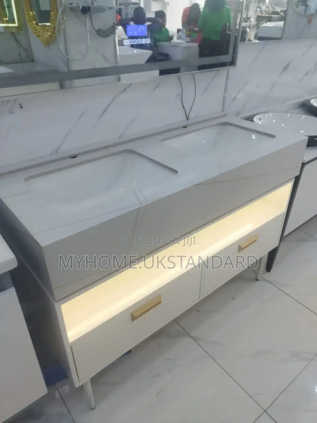 Latest Modern Bathroom Vanity Cabinet Set