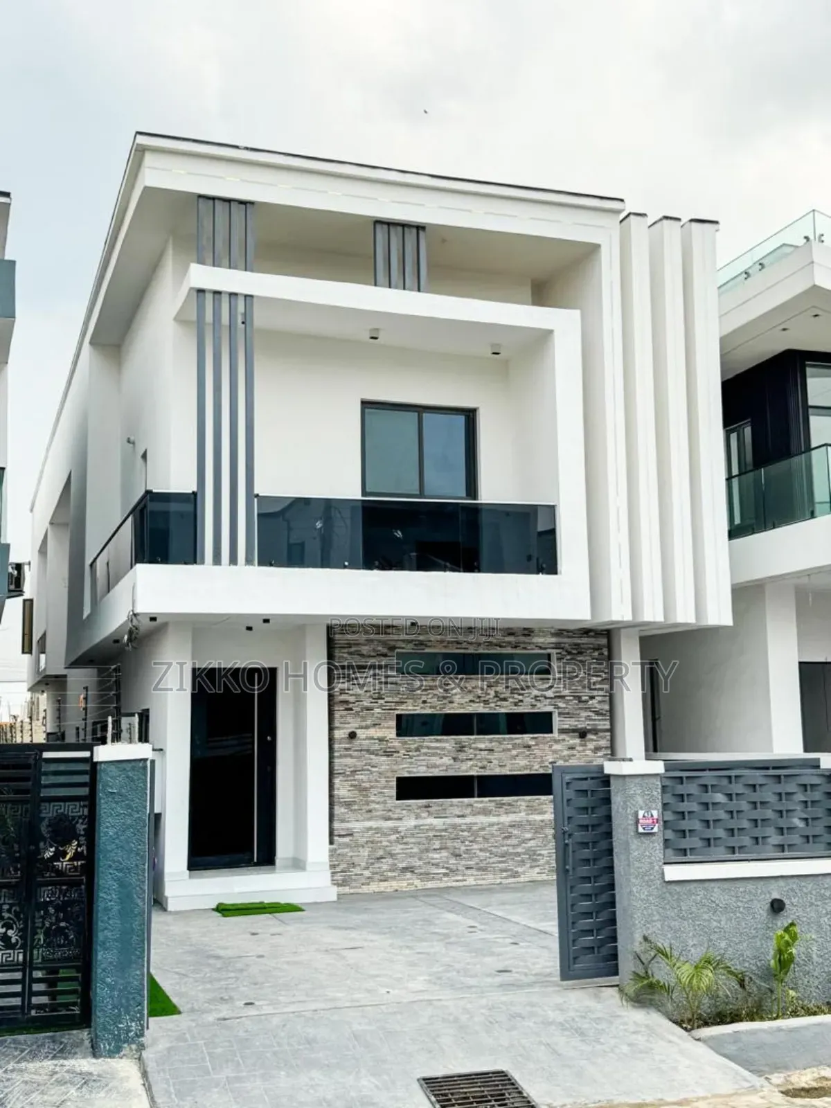 5bdrm Duplex in Ajah for sale