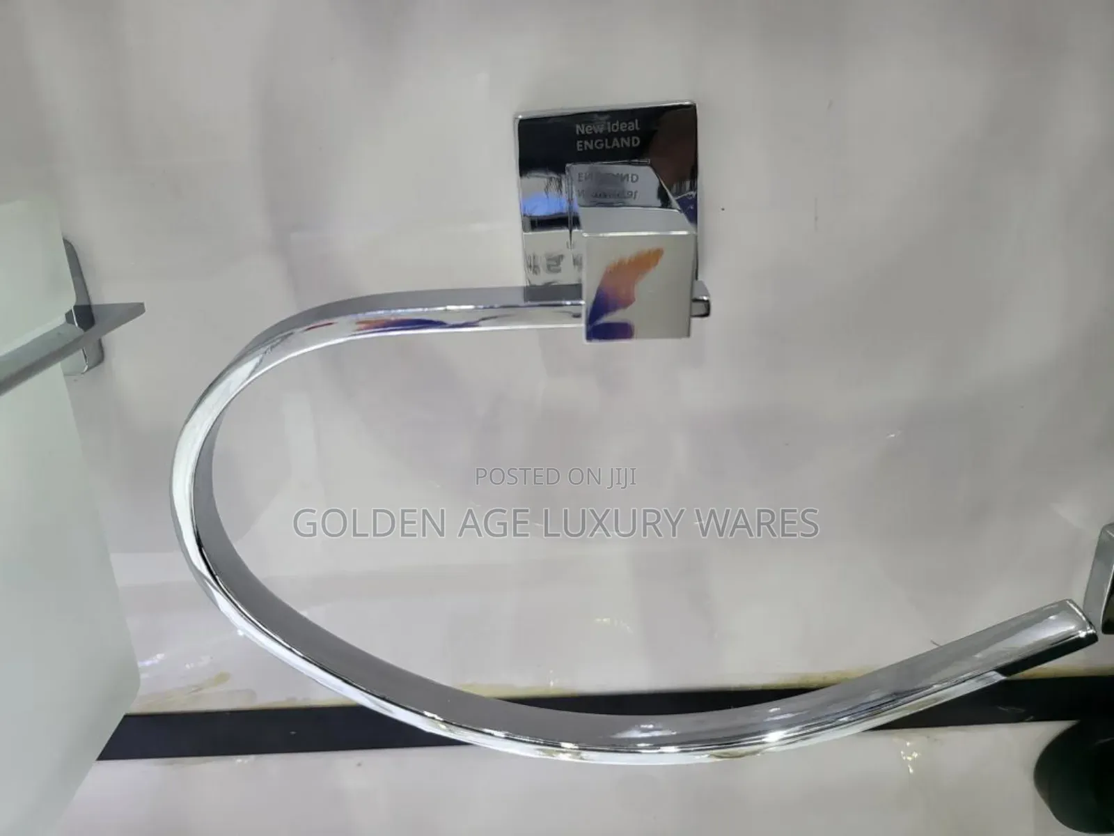 Curve Tissue Holder/ Hand Towel