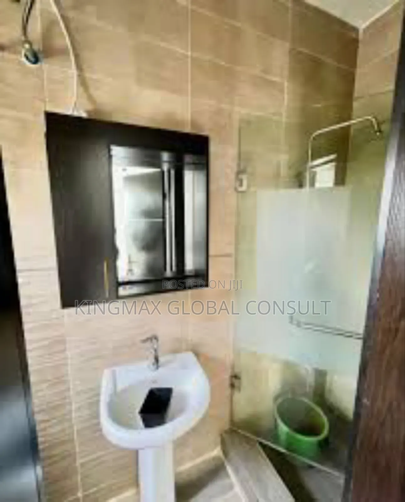 5bdrm Duplex in Guzape District for sale