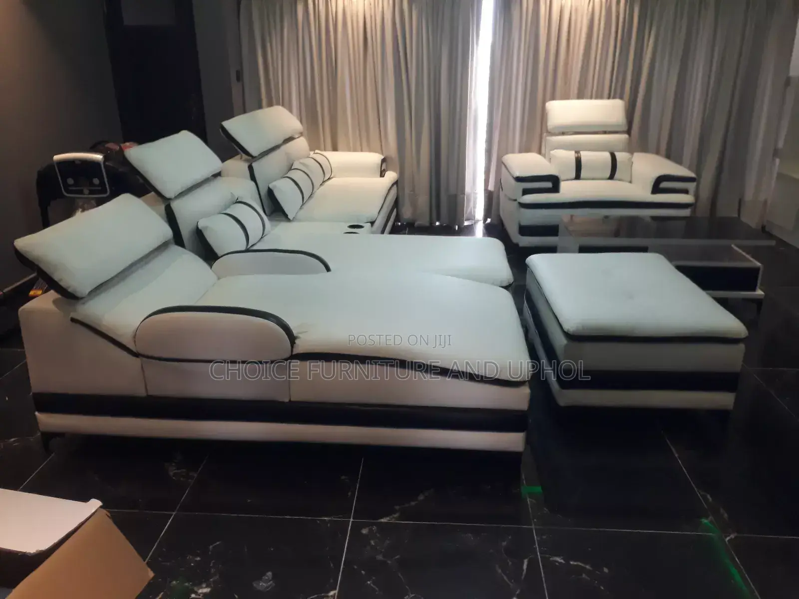Sofa Launderer Set of Chair + 1 Single and Center Table