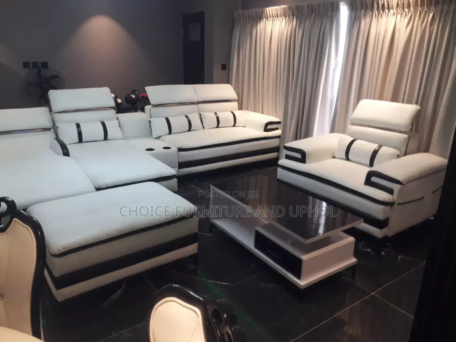 Sofa Launderer Set of Chair + 1 Single and Center Table