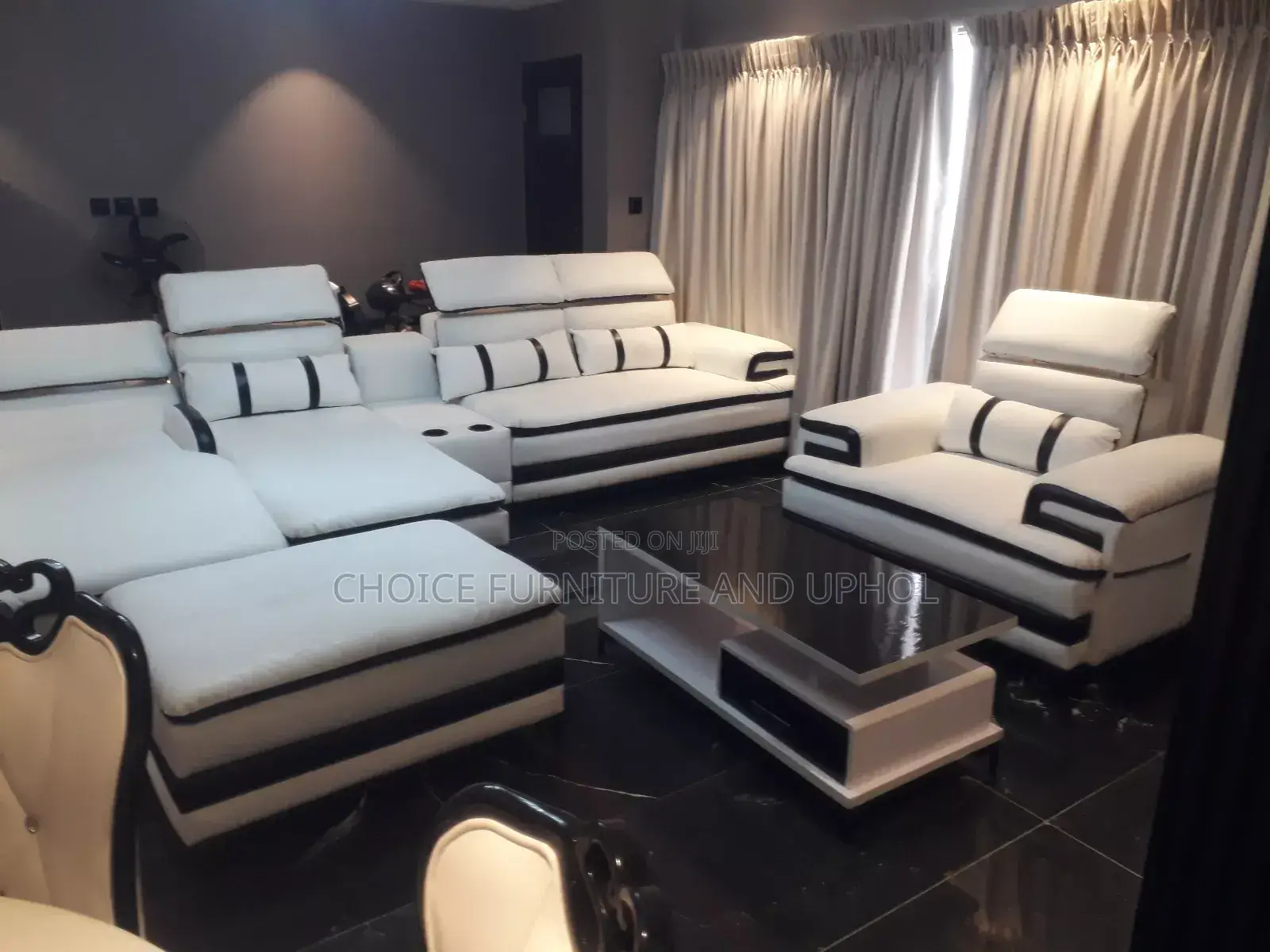 Sofa Launderer Set of Chair + 1 Single and Center Table