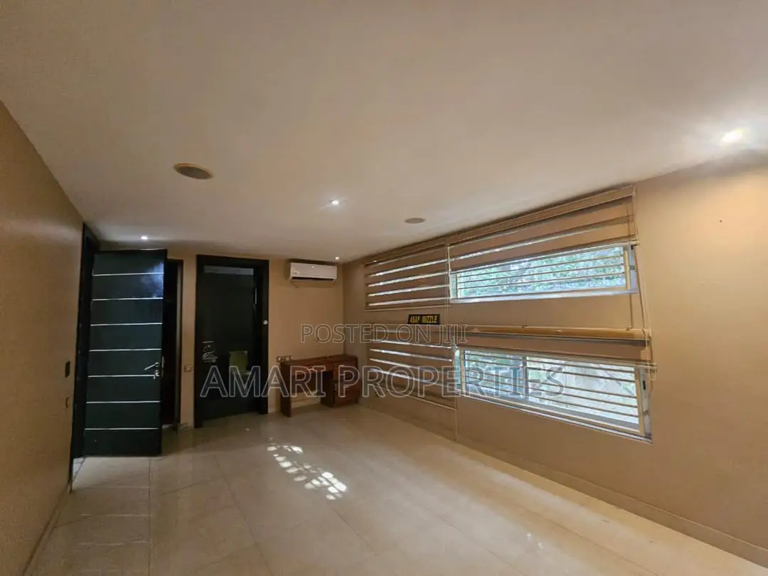 5bdrm Duplex in Banana Island for rent