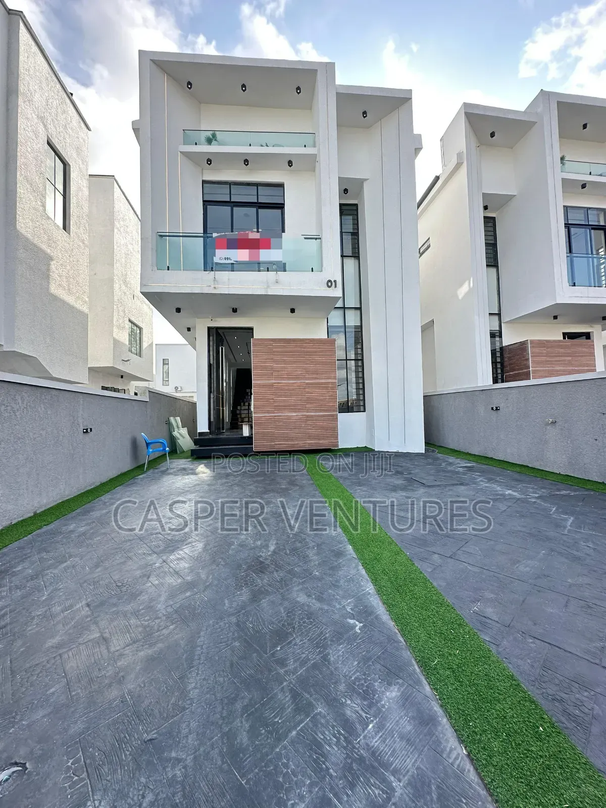 5bdrm Duplex in Chevron Drive for sale
