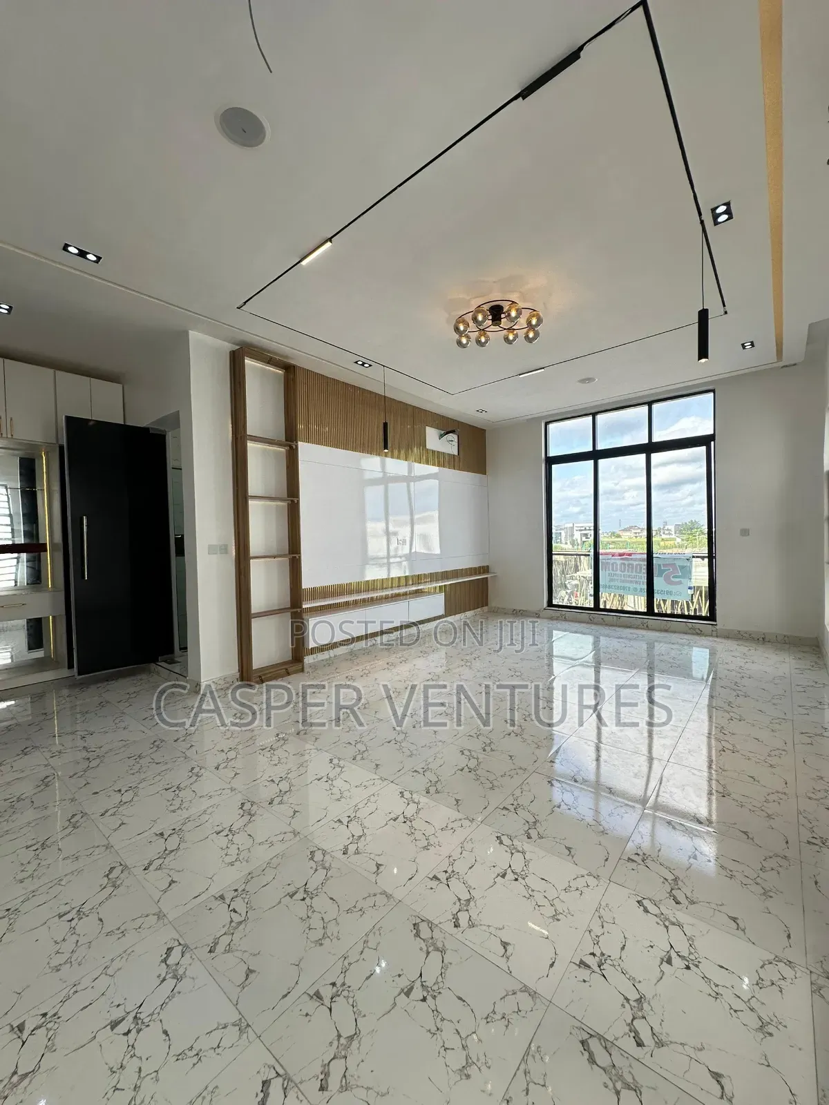 5bdrm Duplex in Chevron Drive for sale