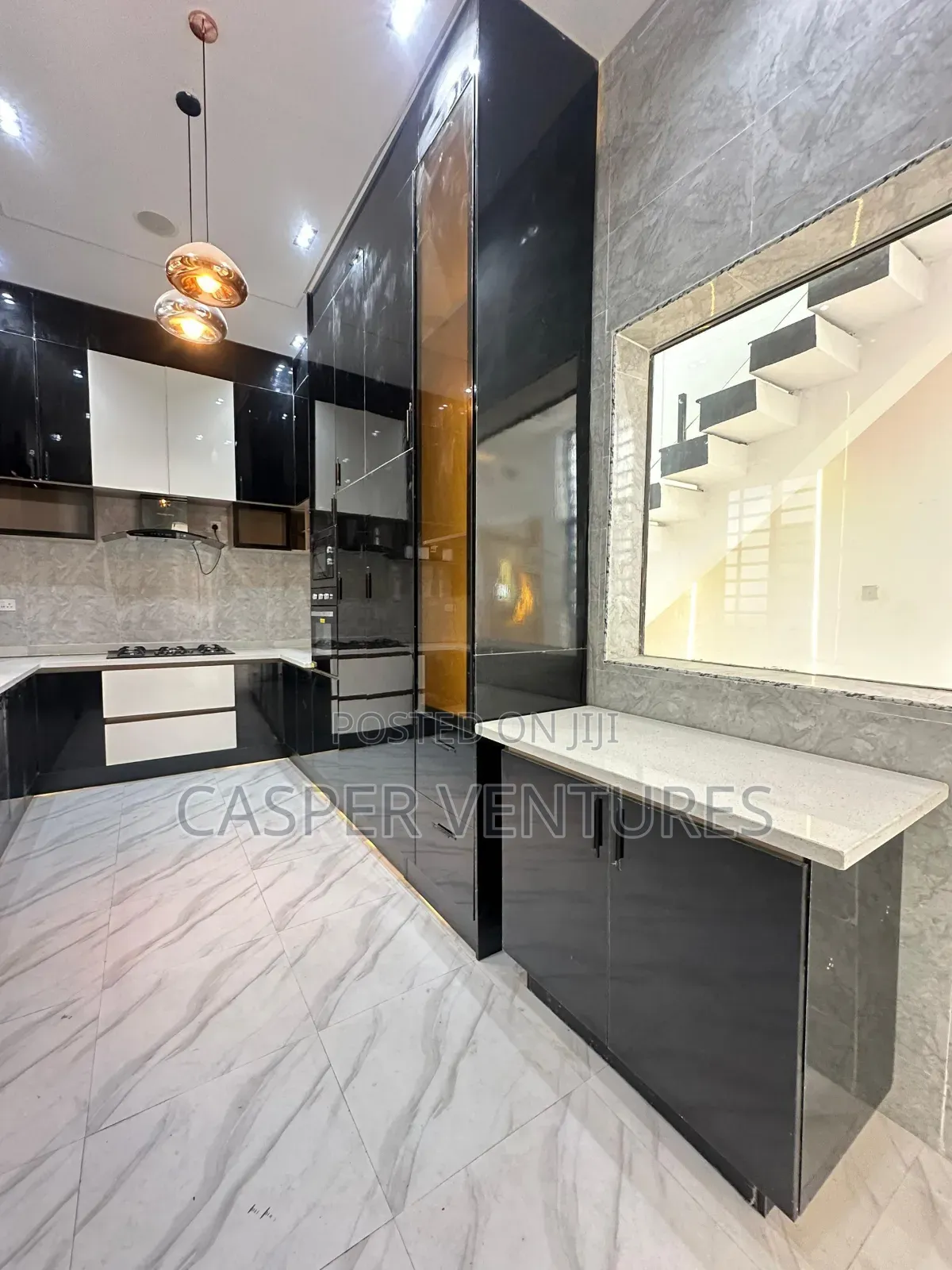 5bdrm Duplex in Chevron Drive for sale