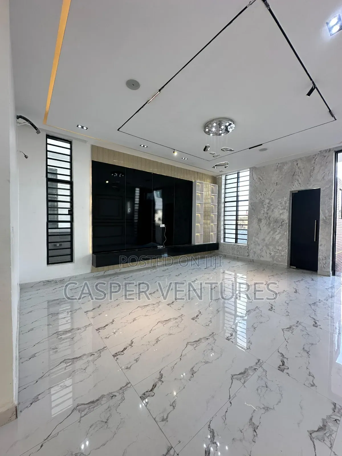 5bdrm Duplex in Chevron Drive for sale