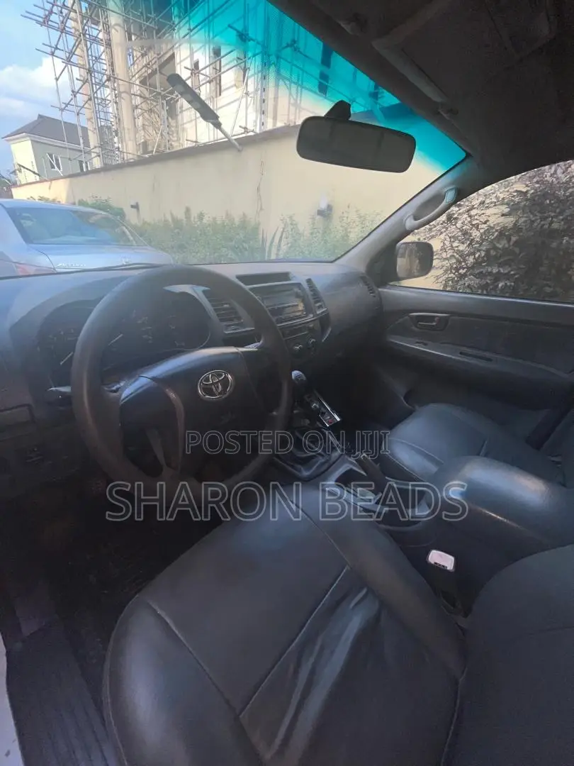 Toyota Hilux 2010 White