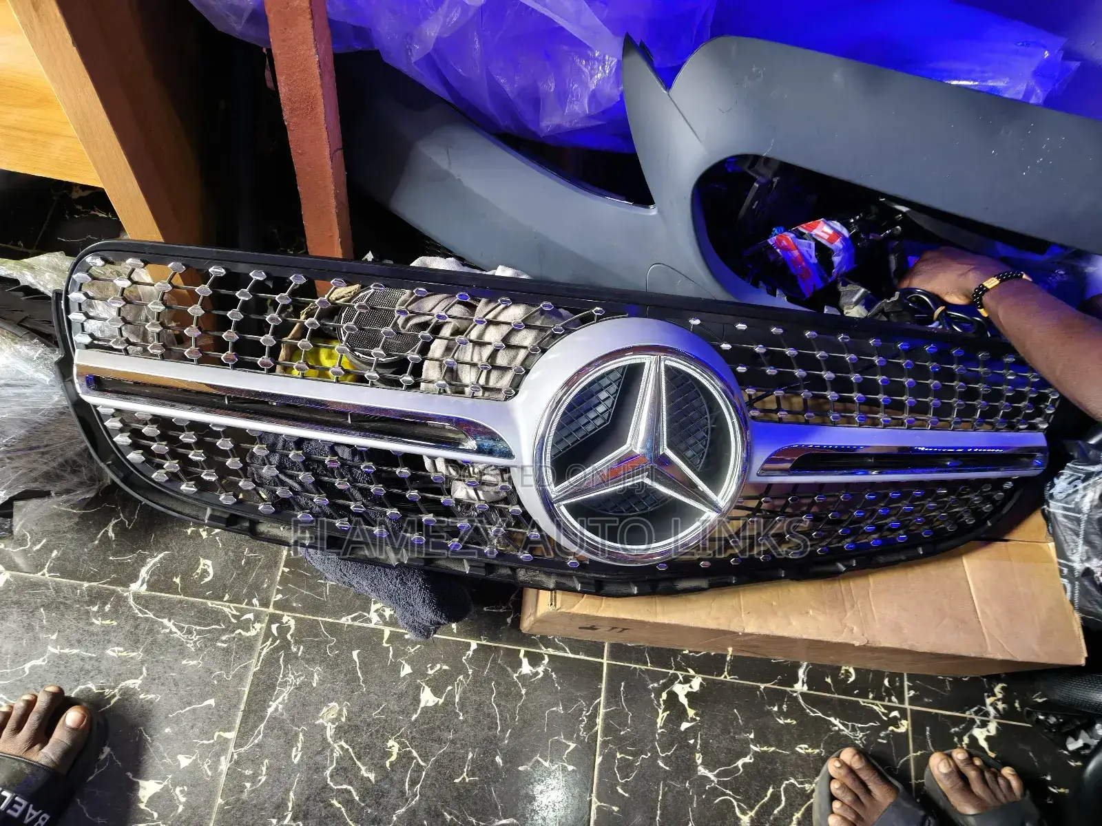 GLC 300 Diamond Front Grill With Light