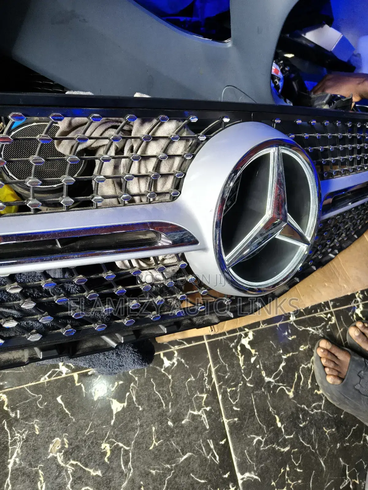 GLC 300 Diamond Front Grill With Light