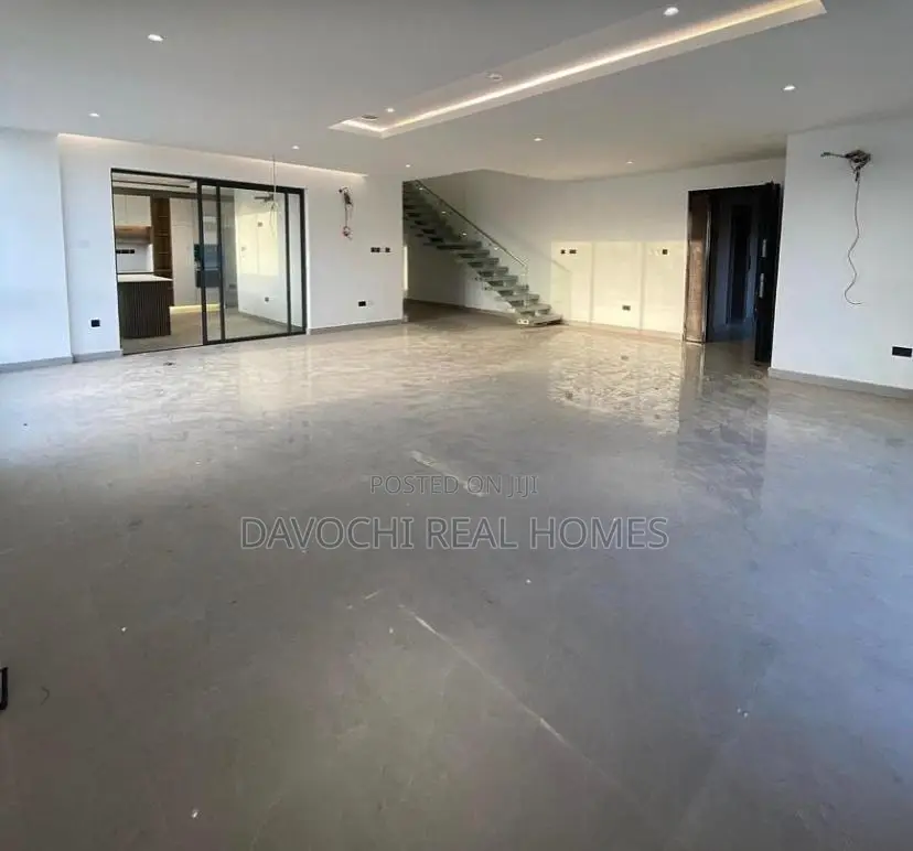 4bdrm Maisonette in Lekki Phase1 for rent