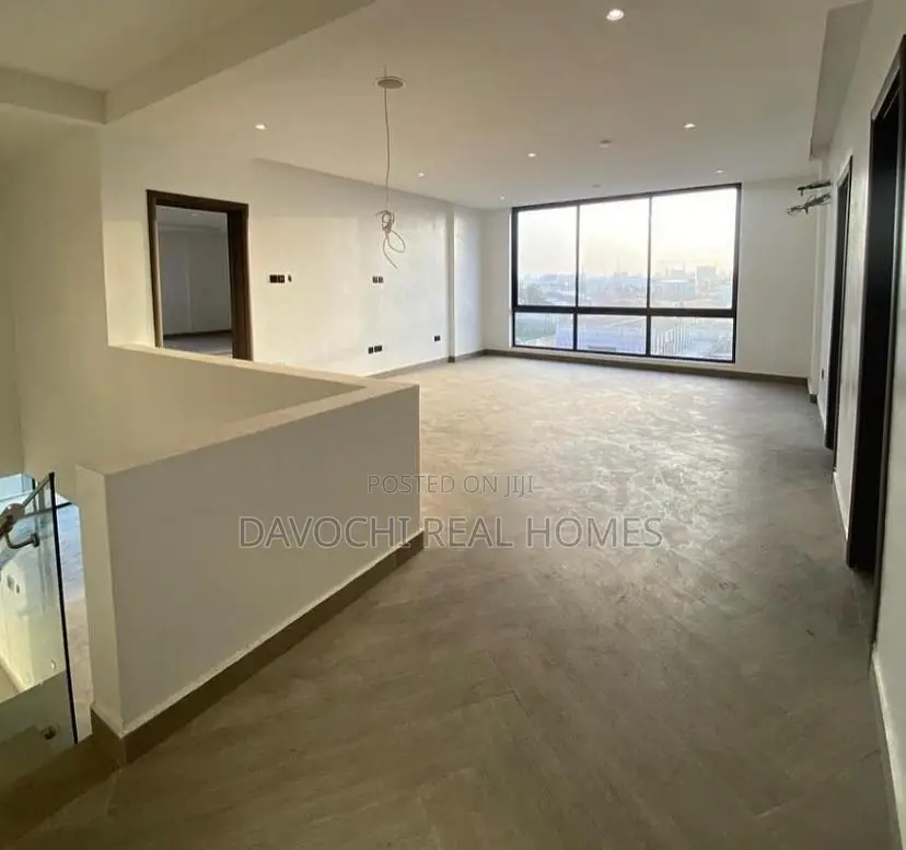 4bdrm Maisonette in Lekki Phase1 for rent