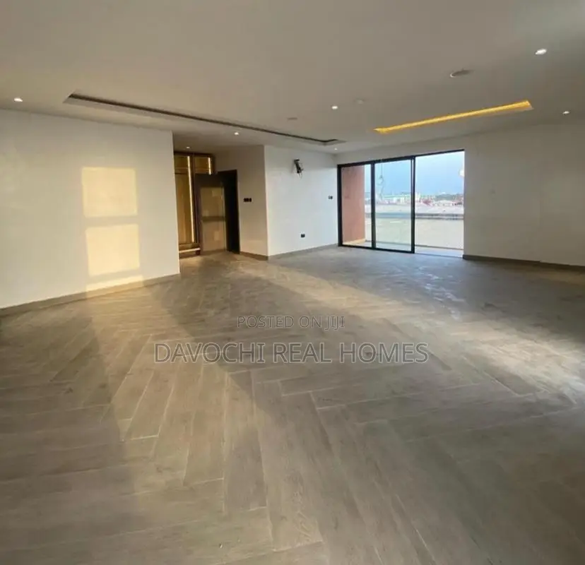 4bdrm Maisonette in Lekki Phase1 for rent
