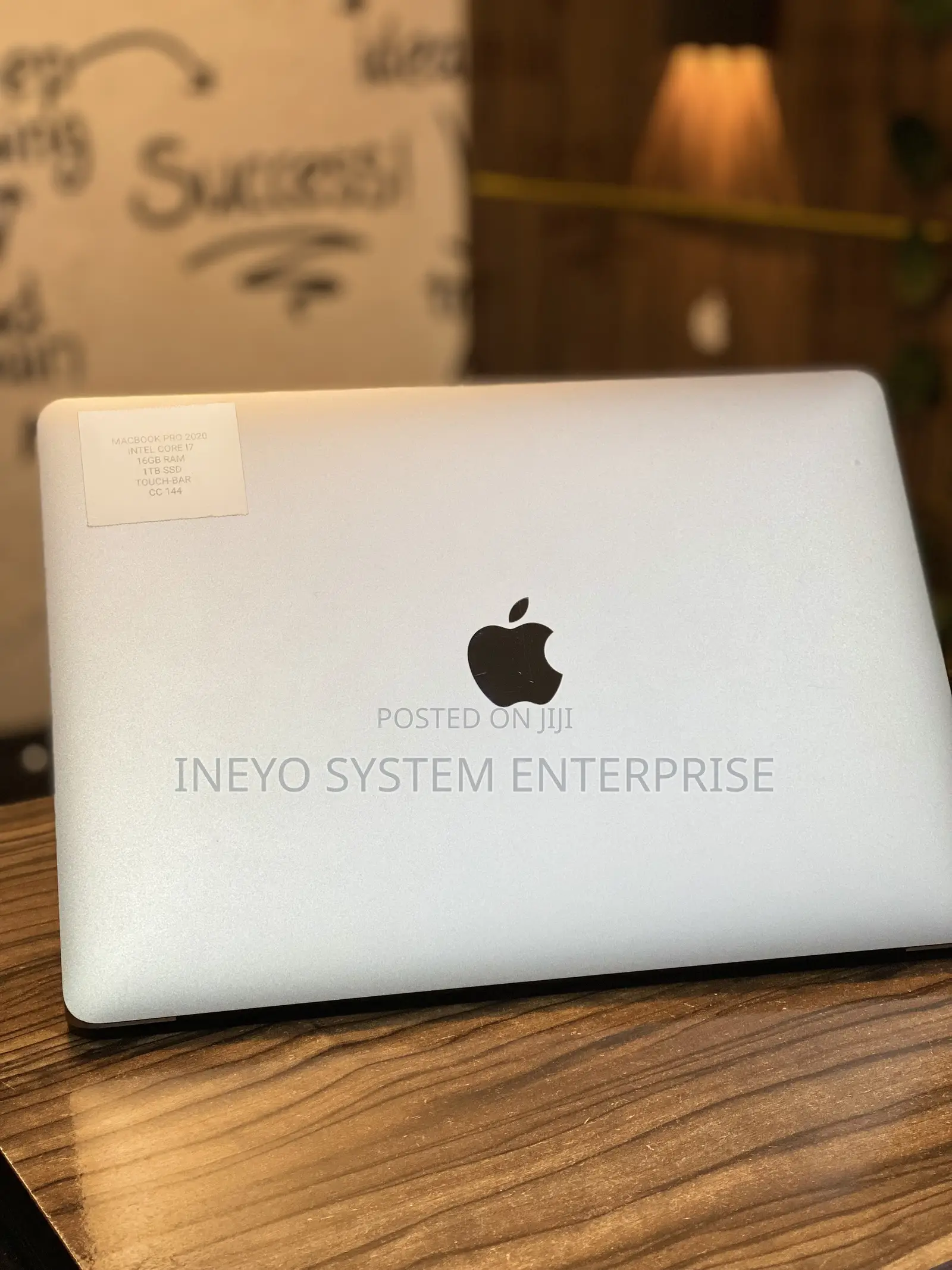 Laptop Apple MacBook Pro 2020 16GB Intel Core I7 SSD 1T