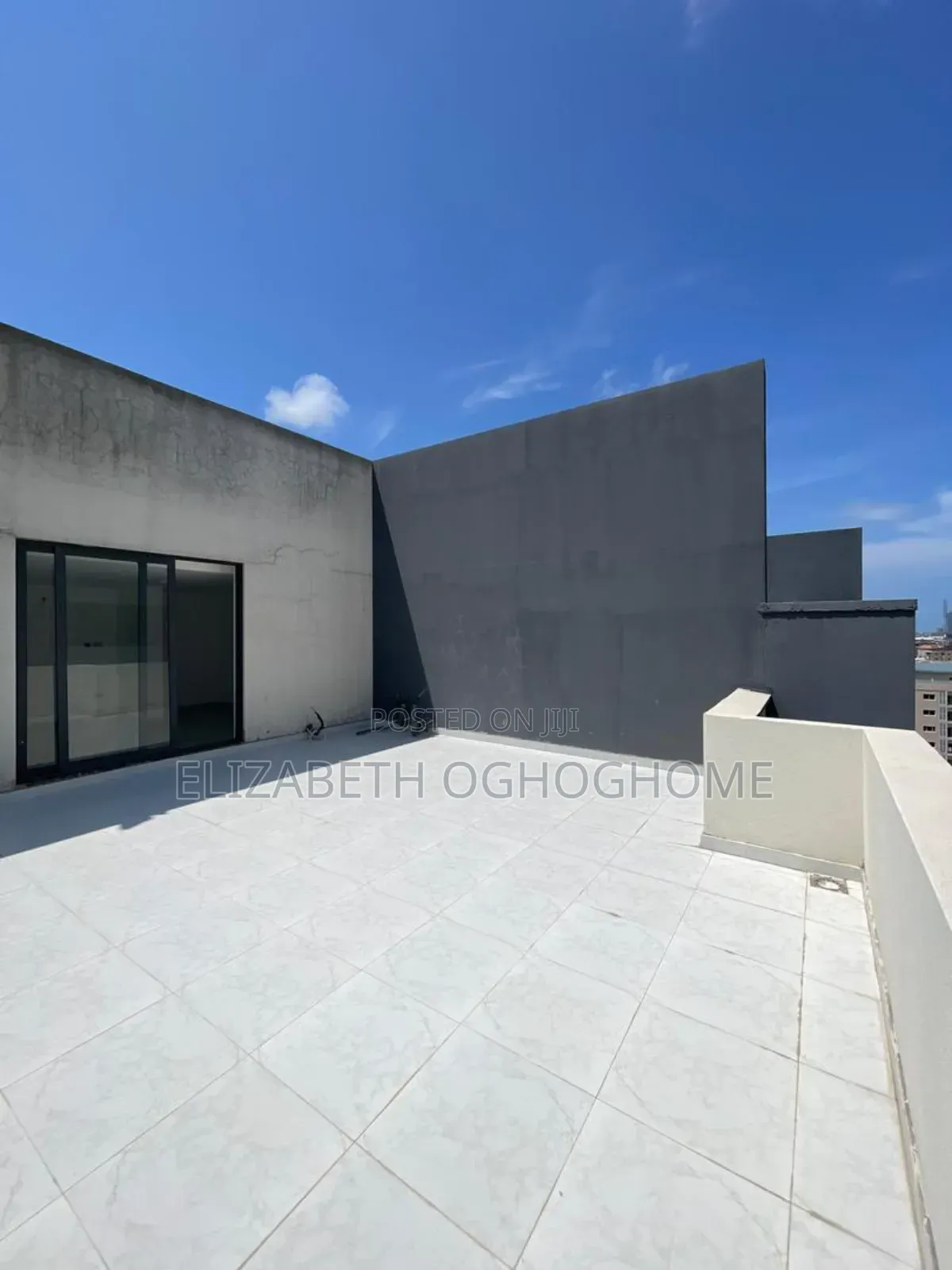 4bdrm Penthouse in Victoria Island for sale