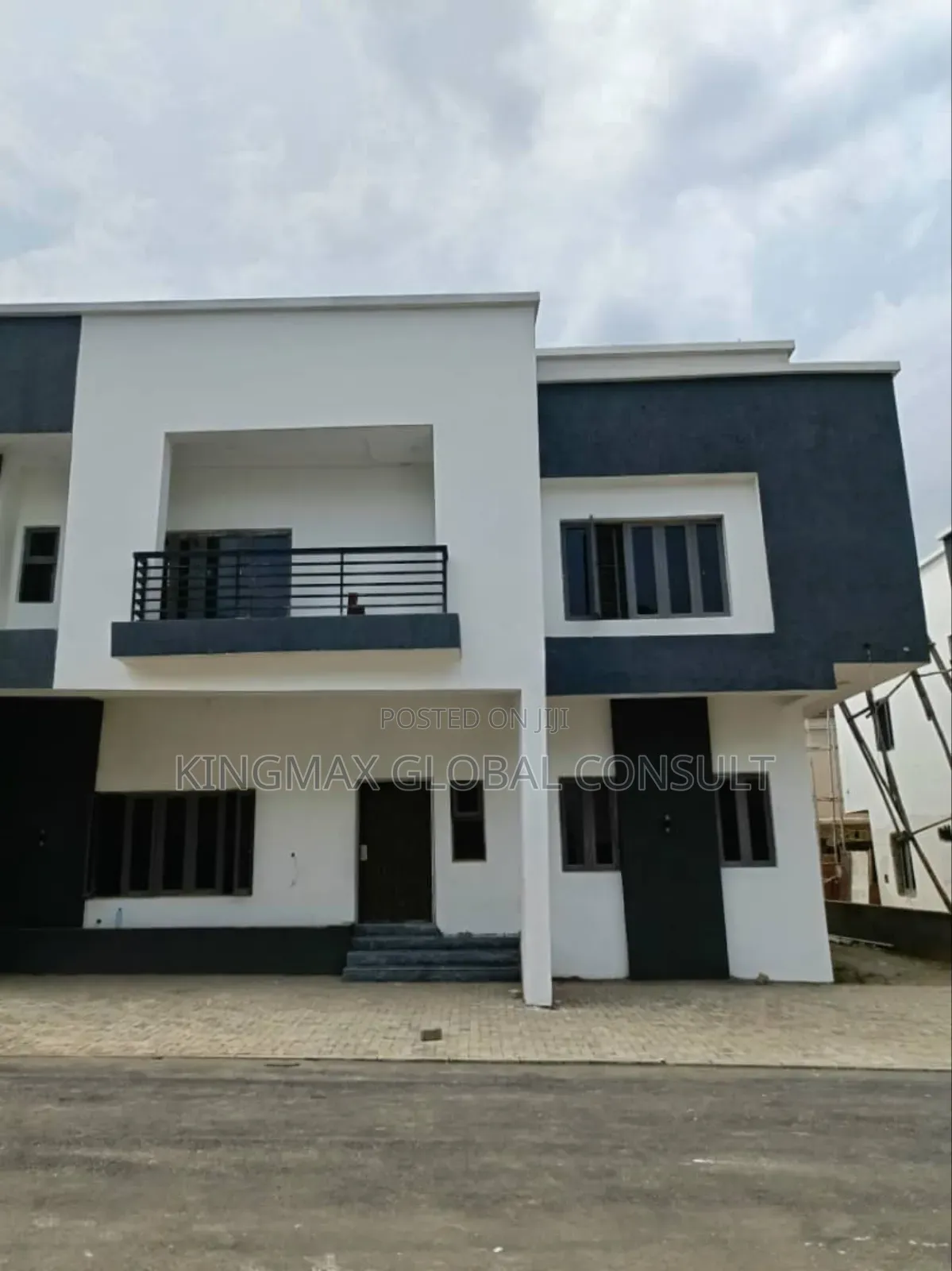 4bdrm Duplex in Lifecamp By for sale
