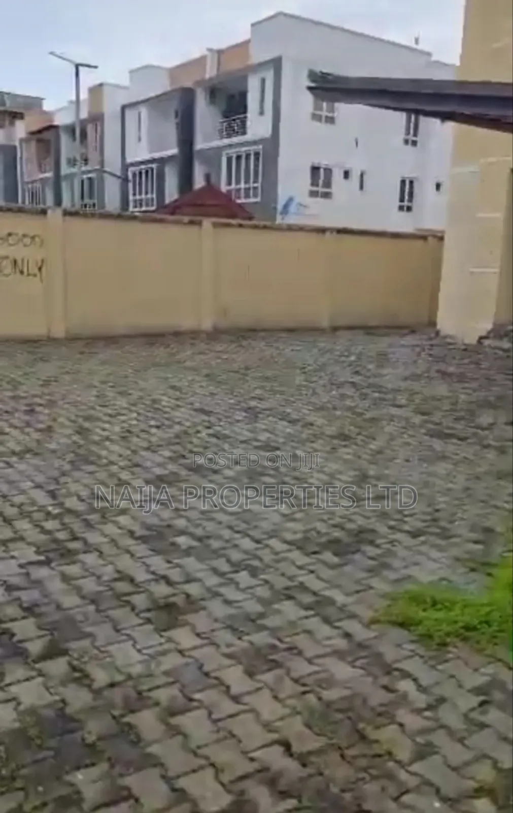 6bdrm Duplex in Osapa, Lekki for sale