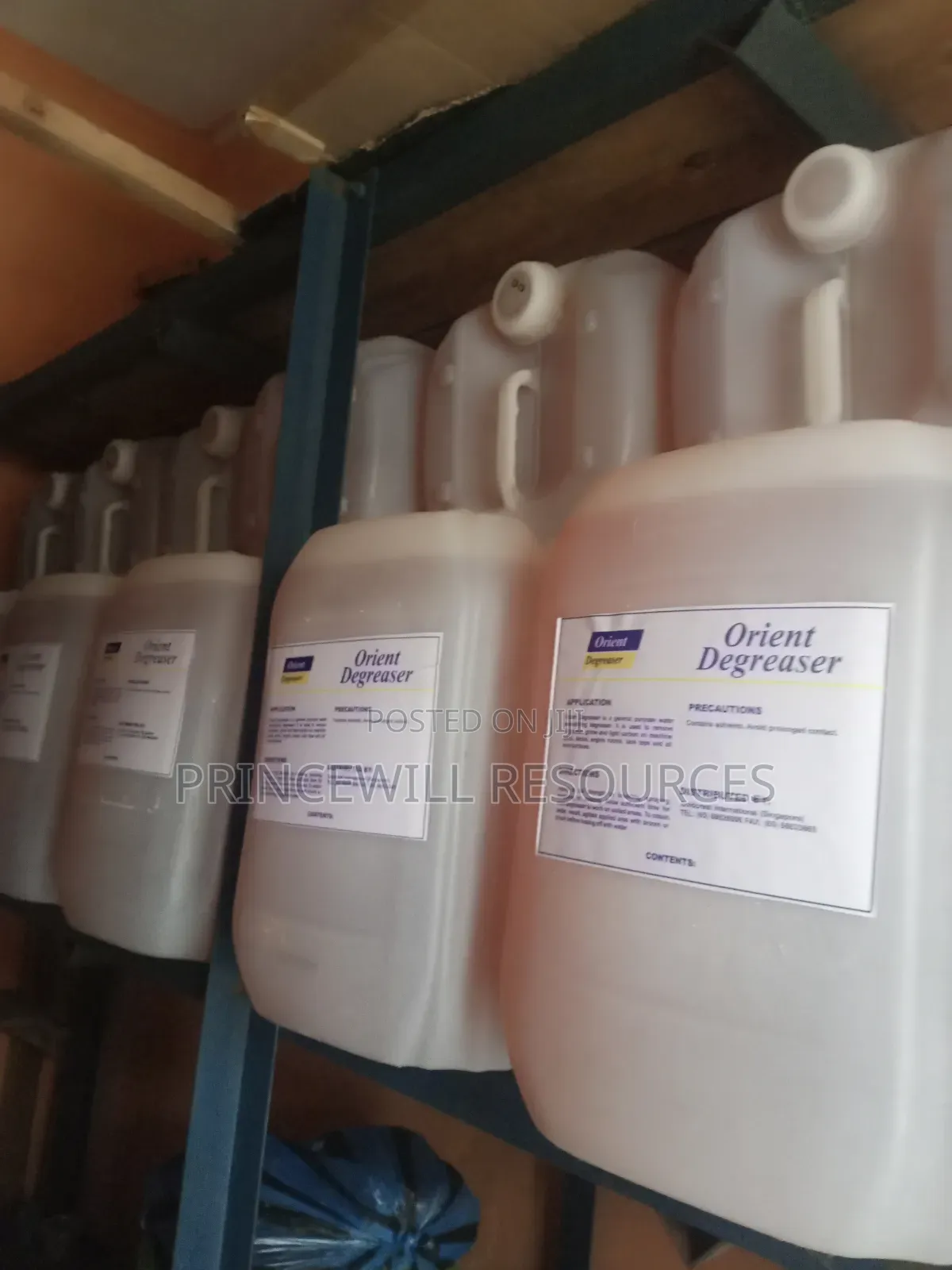 Degreaser for Industrial Cleaning