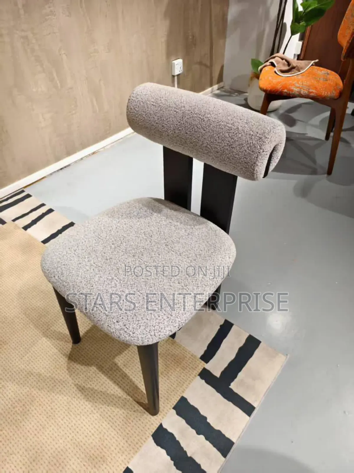Dinning Chair / Feast Mode Chair