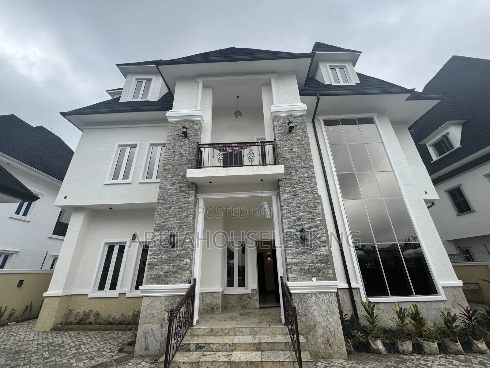 7bdrm Duplex in Efab Metropolis for sale