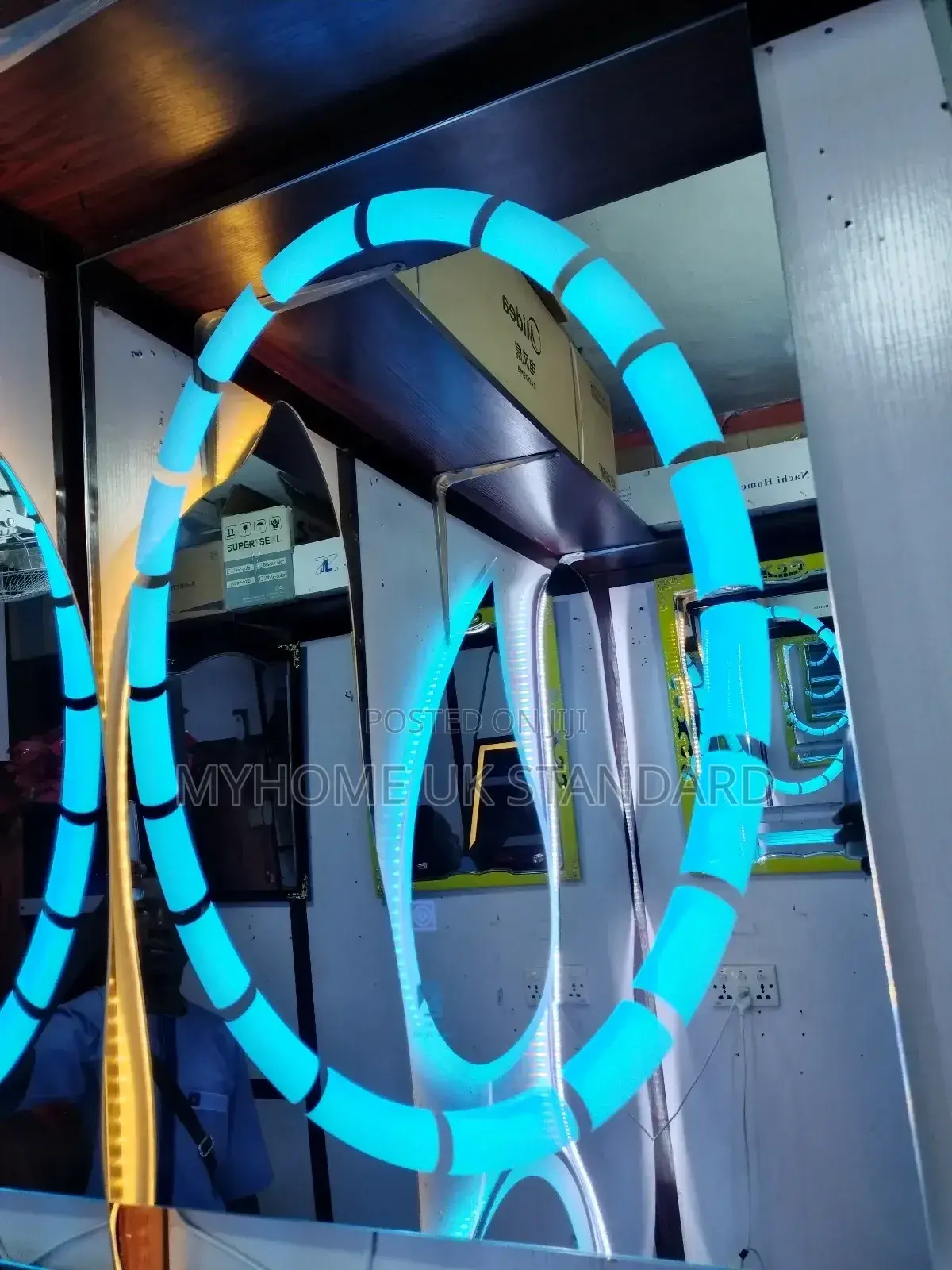 Luxurious Square Led Mirror With Light 80*60