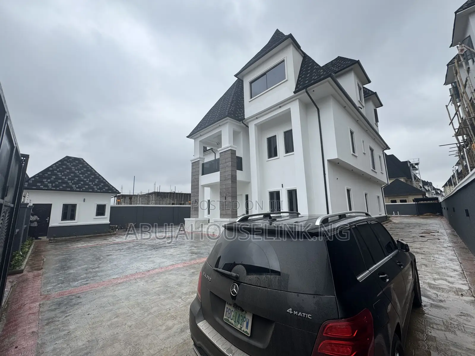 7bdrm Duplex in Efab Metropolis for sale