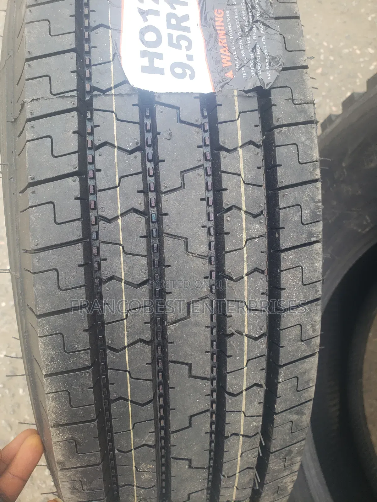 9.5r17.5 Onyx Tyre